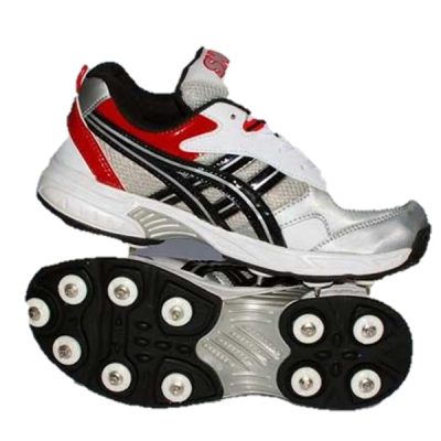 sports shoes with studs